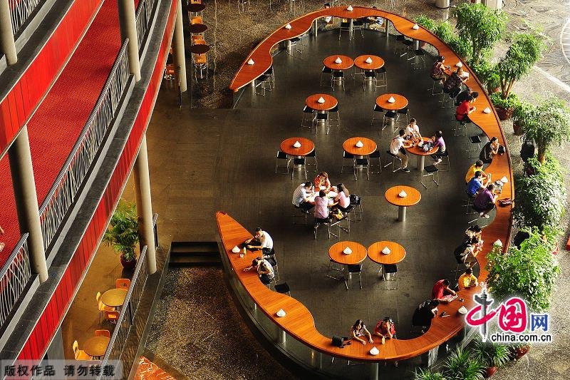 “历时9年 人民币40亿”——揭秘国家大剧院 “历时9年 人民币40亿”——揭秘国家大剧院