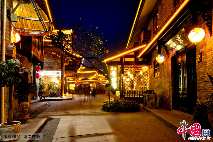 四川平乐古镇夜幕中的商业步行街 中国网图片库 刘国兴摄 四川平乐古镇夜幕中的商业步行街 中国网图片库 刘国兴摄