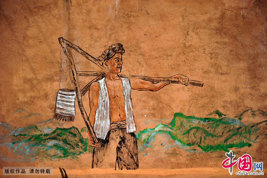 2013年3月14日,云南弥勒县,红万村多彩的彝族壁画。中国网图片库 何东平摄 2013年3月14日,云南弥勒县,红万村多彩的彝族壁画。中国网图片库 何东平摄