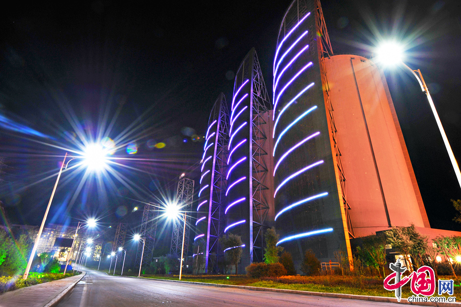 太阳能原煤储存仓夜景 太阳能原煤储存仓夜景