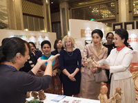 ͬμ2014̫֯쵼˷ʽĲ־쵼˷˳ϯ“ٽм˹ᷢչɹ”ϵл[ͼ]