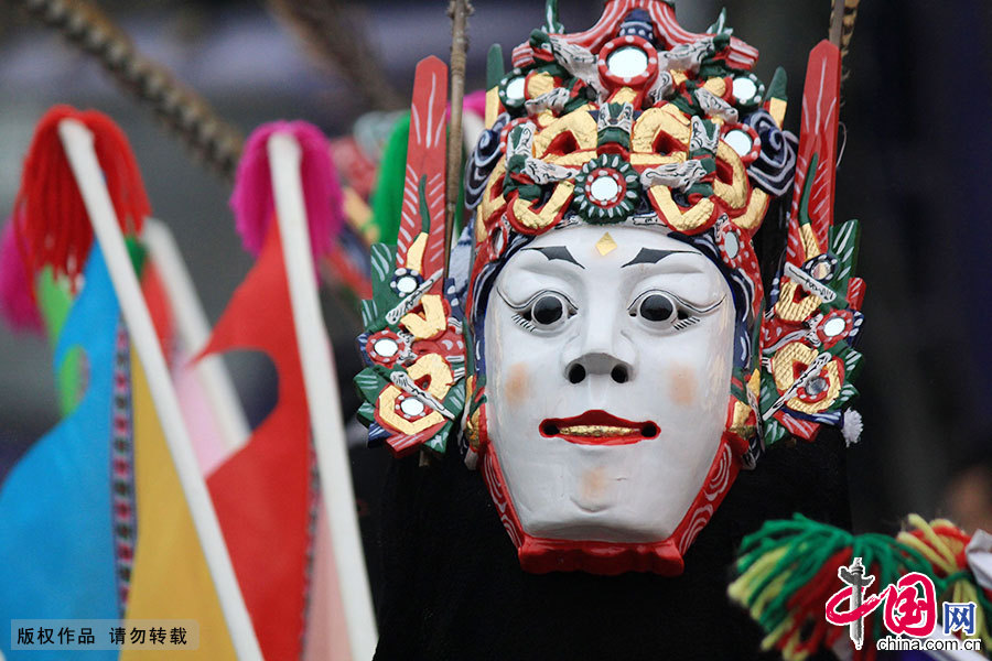 安顺地戏是一种古老的戏剧,距今已有600余年历史。地戏以表演古朴粗犷而著称,被誉为“中国戏剧的活化石”,2006年被国务院列入我国第一批国家级非物质文化遗产保护名录。中国网图片库 曹忠宏/摄 安顺地戏是一种古老的戏剧,距今已有600余年历史。地戏以表演古朴粗犷而著称,被誉为“中国戏剧的活化石”,2006年被国务院列入我国第一批国家级非物质文化遗产保护名录。中国网图片库 曹忠宏/摄
