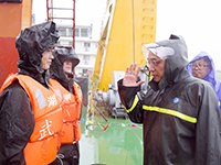 李克强再赴客船翻沉现场看望救援人员 统筹指挥部署下一步救援工作